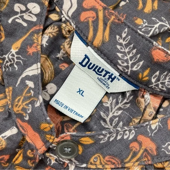 Duluth Women’s XL Printmaker Patterned Button-Up Shirt Mushrooms and Moths - Picture 4 of 9